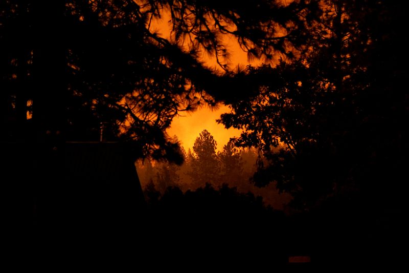 &copy; Reuters. Creek Fire rages in Tollhouse