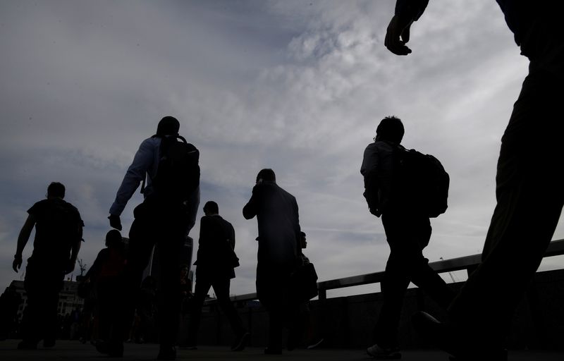 &copy; Reuters. FILE PHOTO: Workers cross London Bridge during the morning rush hour in London