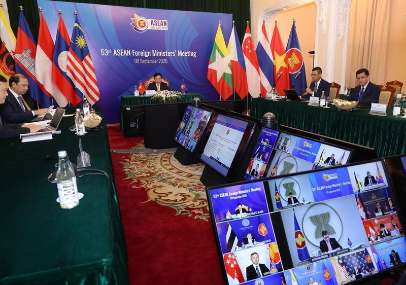 &copy; Reuters. Vietnam&apos;s Deputy Prime Minister and Foreign Minister Pham Binh Minh chairs a video meeting with foreign ministers from the Association of Southeast Nations ASEAN countries in Hanoi