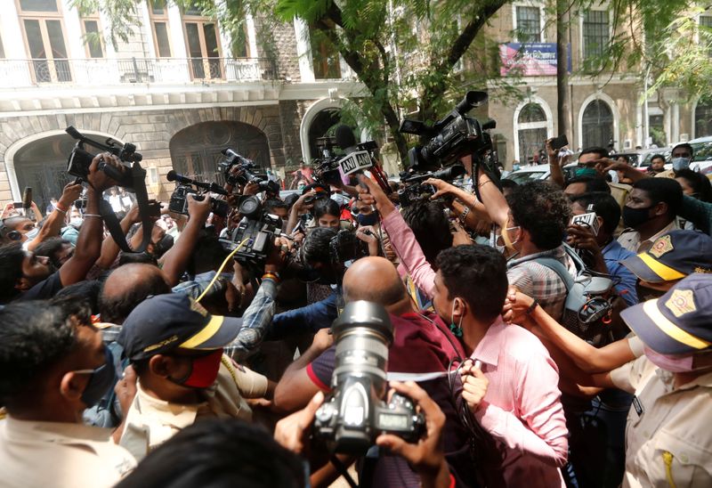 &copy; Reuters. Media personnel surround Bollywood actor Rhea Chakraborty as she arrives at Narcotics Control Bureau (NCB) office for questioning, in Mumbai