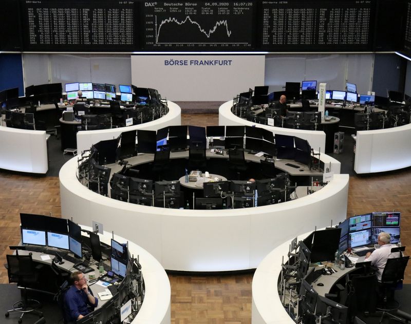 © Reuters. The German share price index DAX graph at the stock exchange in Frankfurt