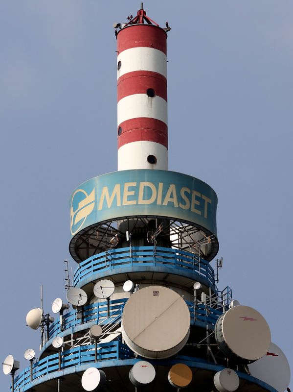 &copy; Reuters. Torre Mediaset a Cologno Monzese