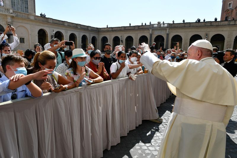 &copy; Reuters. Papa Francisco durante audiência semanal no Vaticano