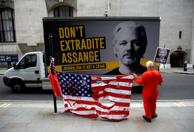 &copy; Reuters. London extradition hearing for Julian Assange continues