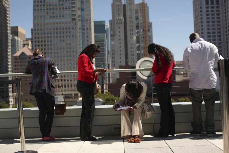 &copy; Reuters. FILE PHOTO: FILE PHOTO: Job seekers apply for the 300 available positions at a new Target retail store in San Francisco