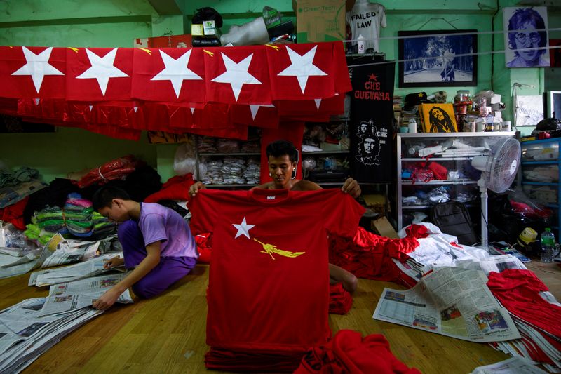 &copy; Reuters. A worker prepares t-shirts with the logo of Aung San Suu Kyi&apos;s National League for Democracy NLD party in Yangon