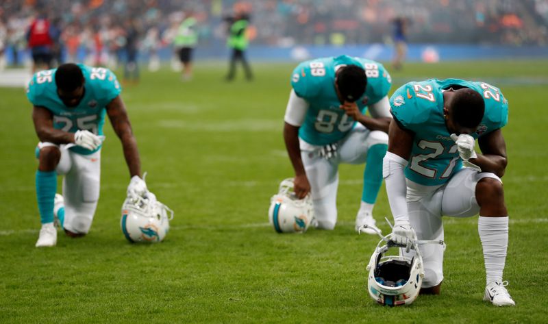 © Reuters. FILE PHOTO: Miami Dolphins vs New Orleans Saints - NFL International Series