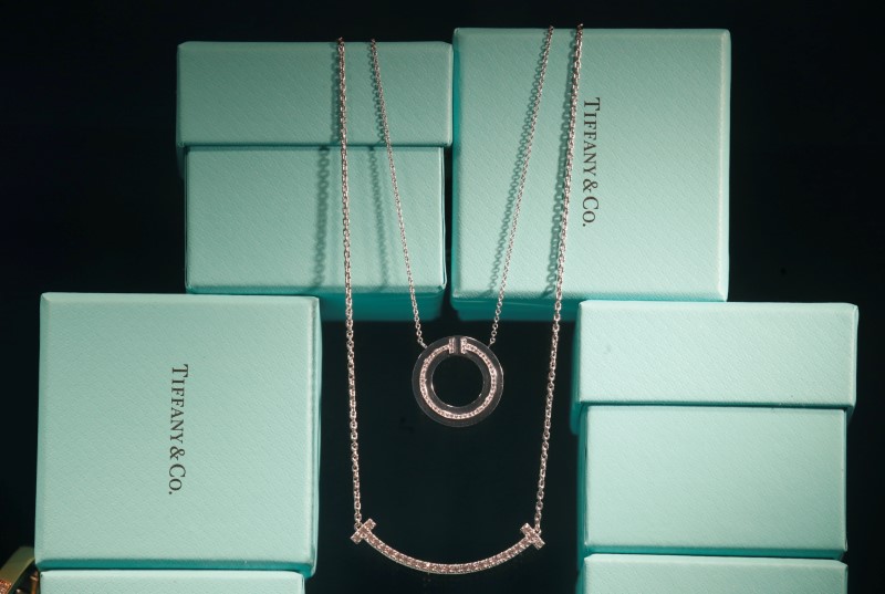 &copy; Reuters. FILE PHOTO: Tiffany &amp; Co. jewelry is displayed in a store in Paris