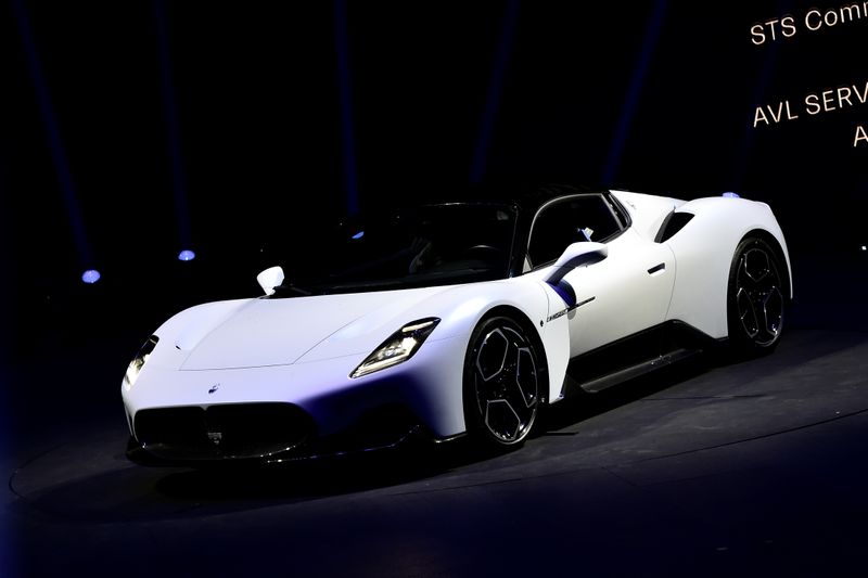 © Reuters. Maserati unveils its new MC20 super sports car