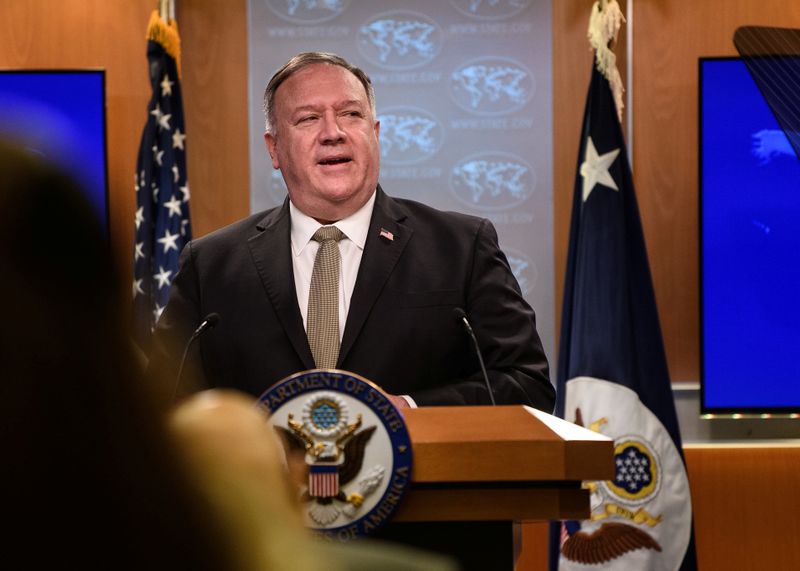 © Reuters. U.S. Secretary of State Mike Pompeo conducts a news conference at the State Department