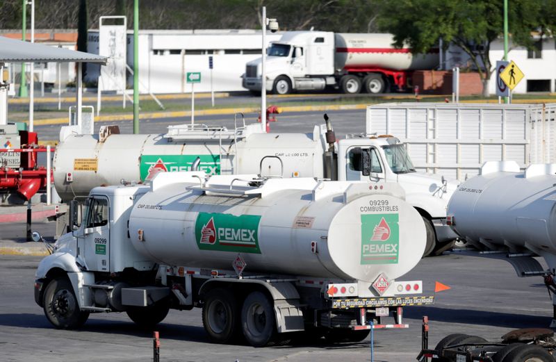 &copy; Reuters. Tanker trucks of Mexican state oil firm Pemex&apos;s are pictured at Cadereyta refinery, in Cadereyta