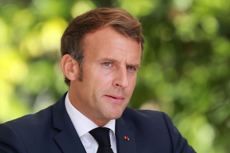 Governo francês debaterá isolamentos locais devido a agravamento da Covid-19