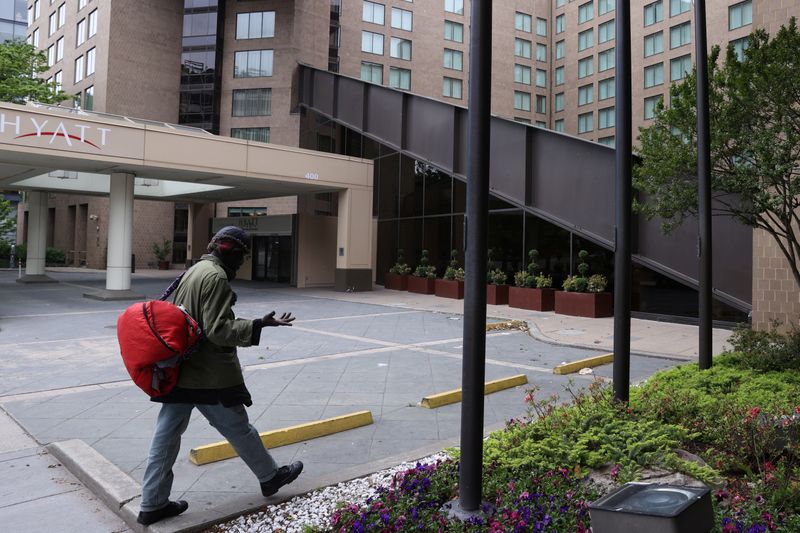 © Reuters. A member of the homeless community walks past a Hyatt hotel that is completely closed to guests during the coronavirus disease (COVID-19) outbreak, in Washington