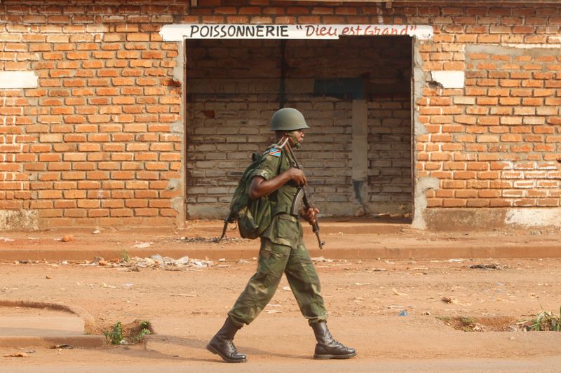 © Reuters. Soldado da República Democrática do Congo em Bangui