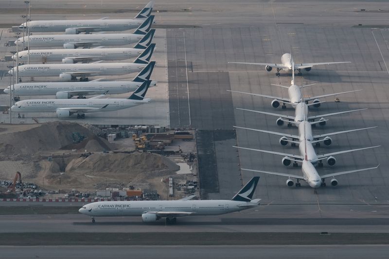 &copy; Reuters. FILE PHOTO: FILE PHOTO-Cathay Pacific aircraft are seen parked on the tarmac at the airport, following the outbreak of the new coronavirus, in Hong Kong