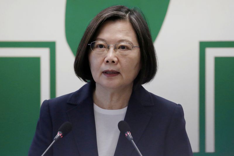 &copy; Reuters. FILE PHOTO: Taiwan President Tsai Ing-wen speaks to the media in Taipei