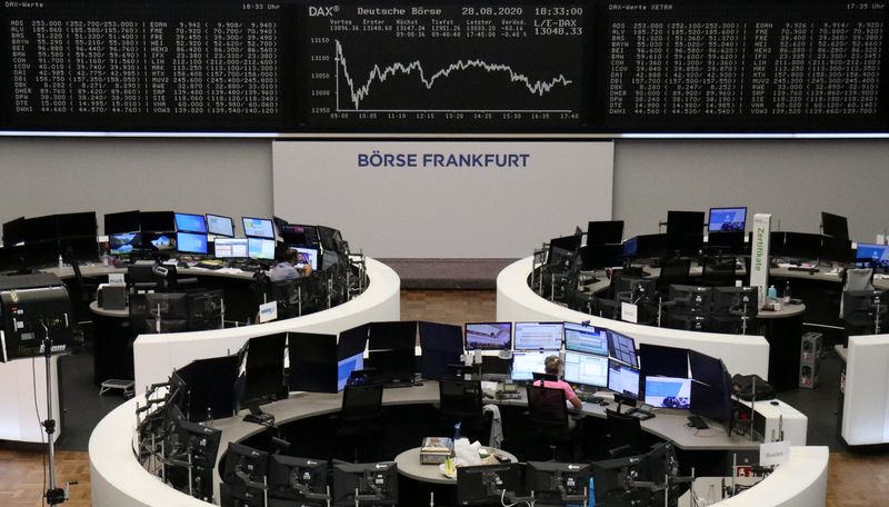 © Reuters. The German share price index DAX graph at the stock exchange in Frankfurt