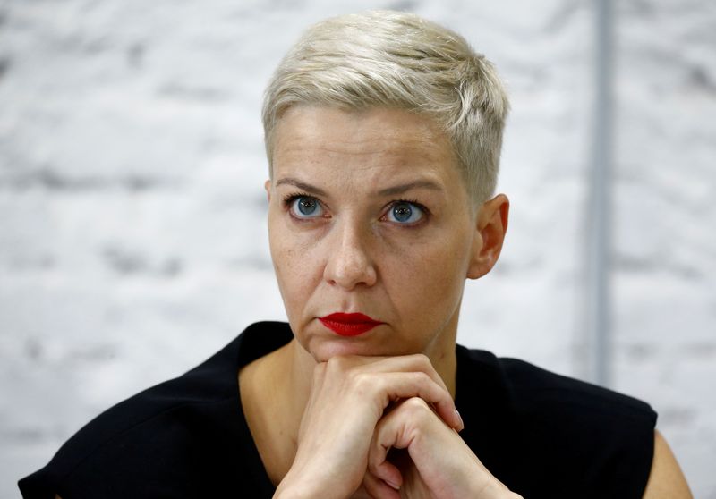 © Reuters. FILE PHOTO: Representatives of the Coordination Council for members of the Belarusian opposition attend a news conference in Minsk
