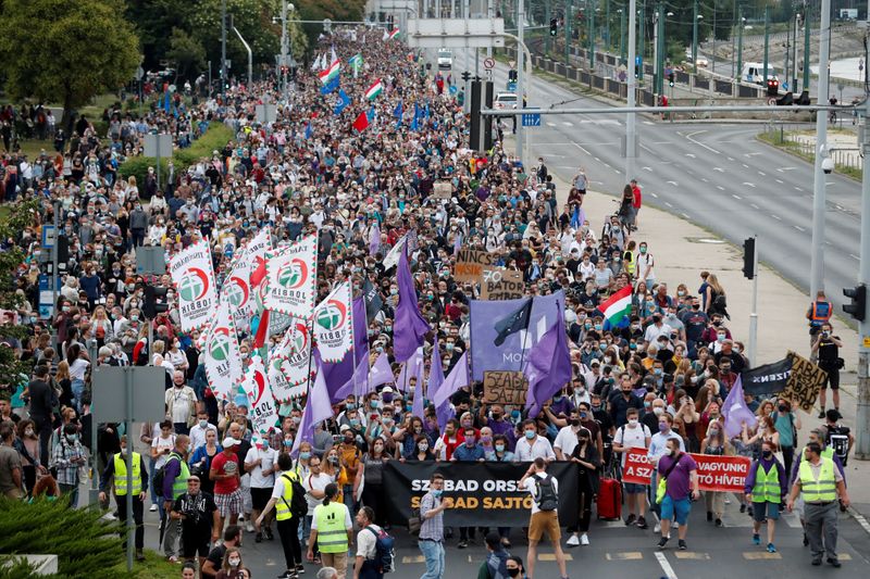 &copy; Reuters. FILE PHOTO: People take part in a protest for media freedom in Budapest