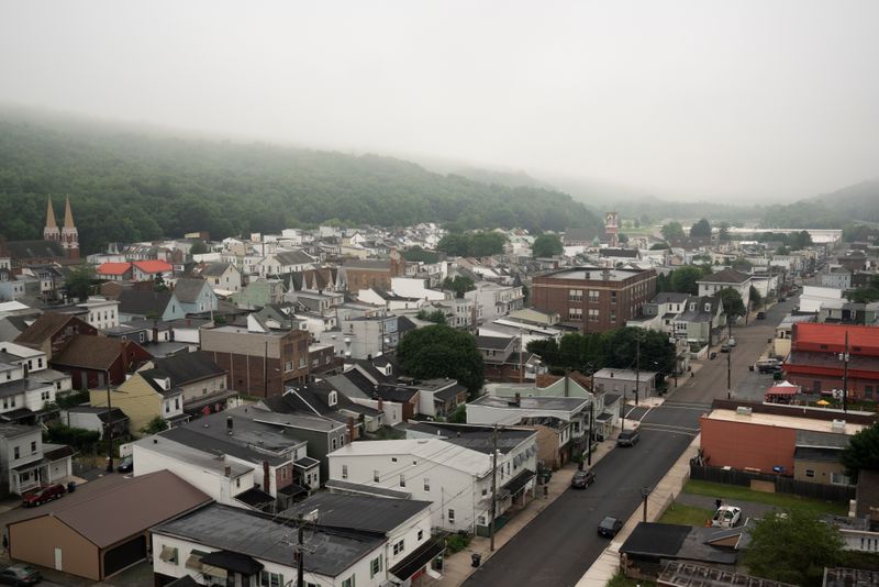 &copy; Reuters. In a town made by coal, a family struggles with its climate-change legacy