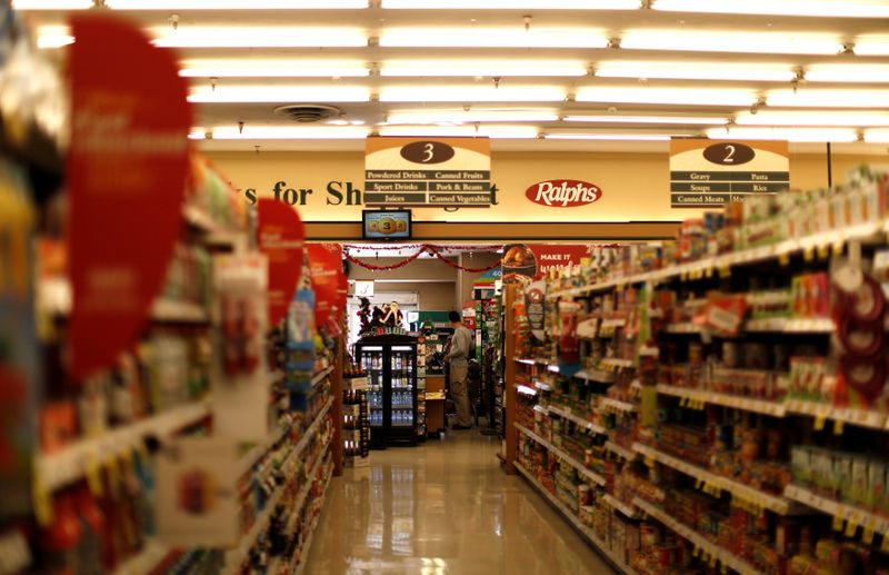 &copy; Reuters. An aisle of a Ralphs grocery store, which is owned by Kroger Co, is pictured ahead of company results in Altadena