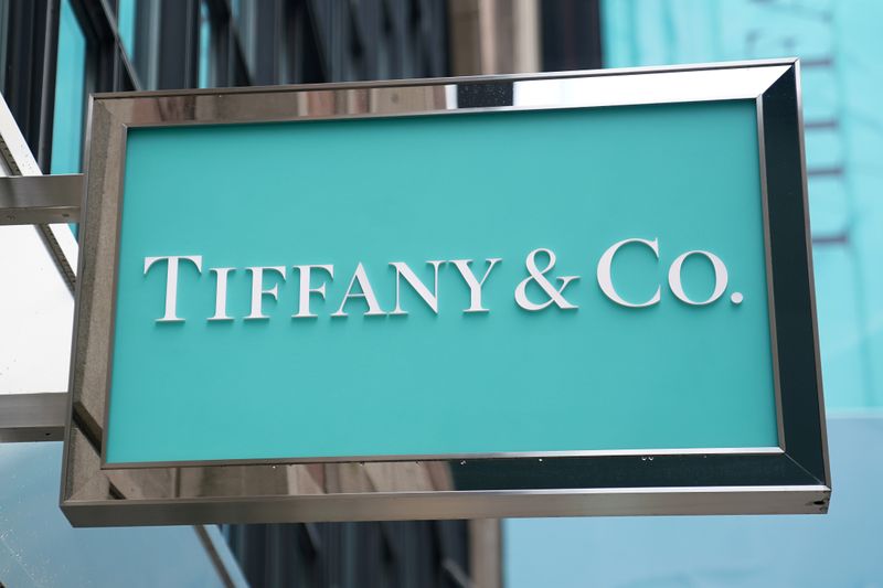 © Reuters. FILE PHOTO: A sign of Tiffany & Co. store is pictured in the Manhattan borough of New York City, U.S.
