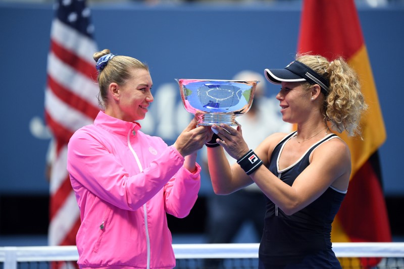 &copy; Reuters. سيجموند وزفوناريفا تفوزان بزوجي السيدات في أمريكا المفتوحة