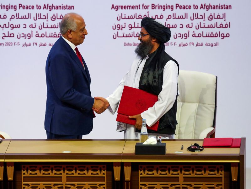 &copy; Reuters. FILE PHOTO: Mullah Abdul Ghani Baradar, the leader of the Taliban delegation, and Zalmay Khalilzad, U.S. envoy for peace in Afghanistan, shake hands after signing an agreement at a ceremony between members of Afghanistan&apos;s Taliban and the U.S. in Doh