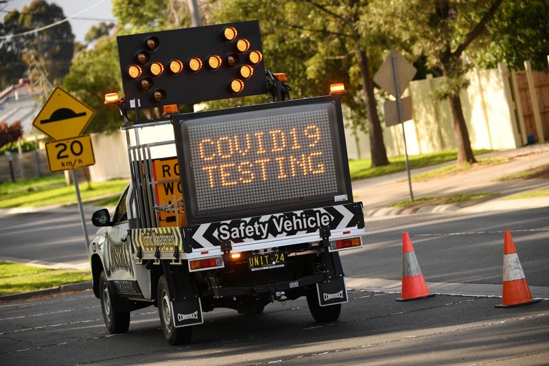 &copy; Reuters. A sign points toward the entrance of a coronavirus disease (COVID-19) drive-through testing facility in Melbourne