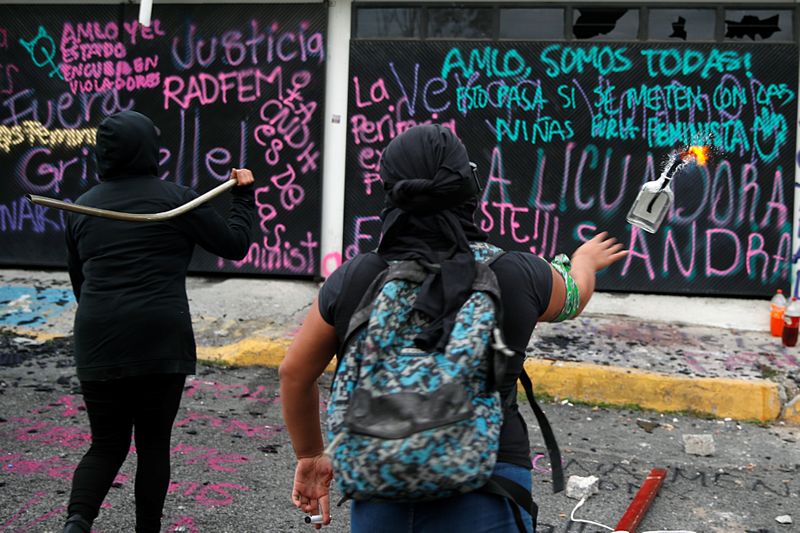 &copy; Reuters. Members of a feminist collective vandalize the facilities of the state of Mexico&apos;s human rights commission in Ecatepec