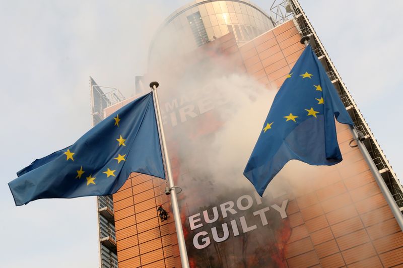 &copy; Reuters. FILE PHOTO: Greenpeace activists take part in an action outside the European Union headquarters