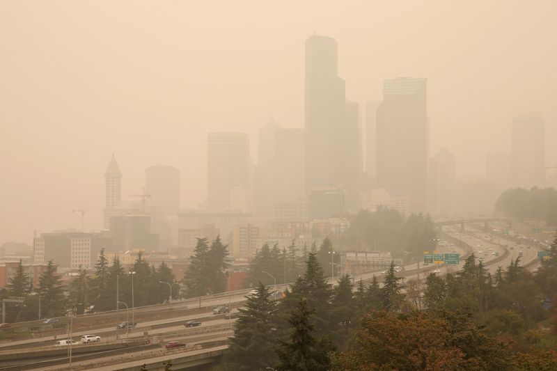 &copy; Reuters. 米オレゴン州、山火事でで50万人が避難準備