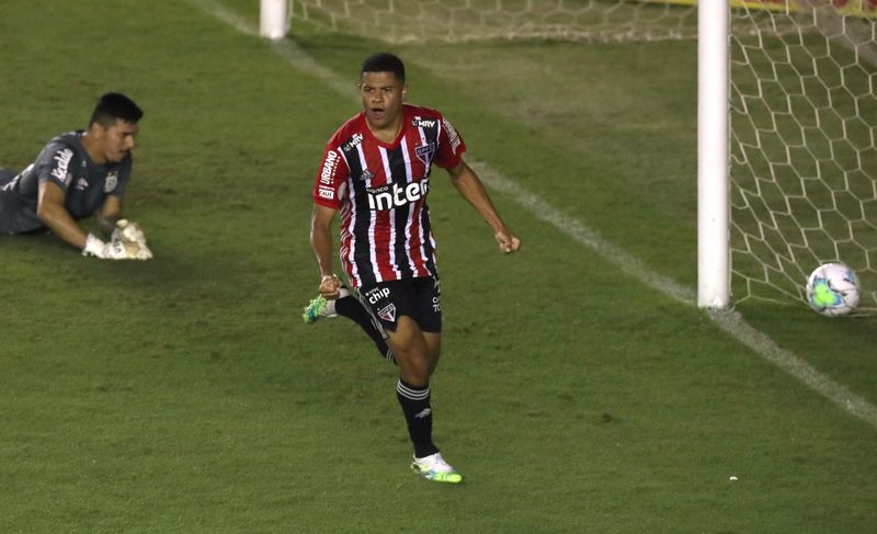 &copy; Reuters. Brasileiro Championship - Santos v Sao Paulo