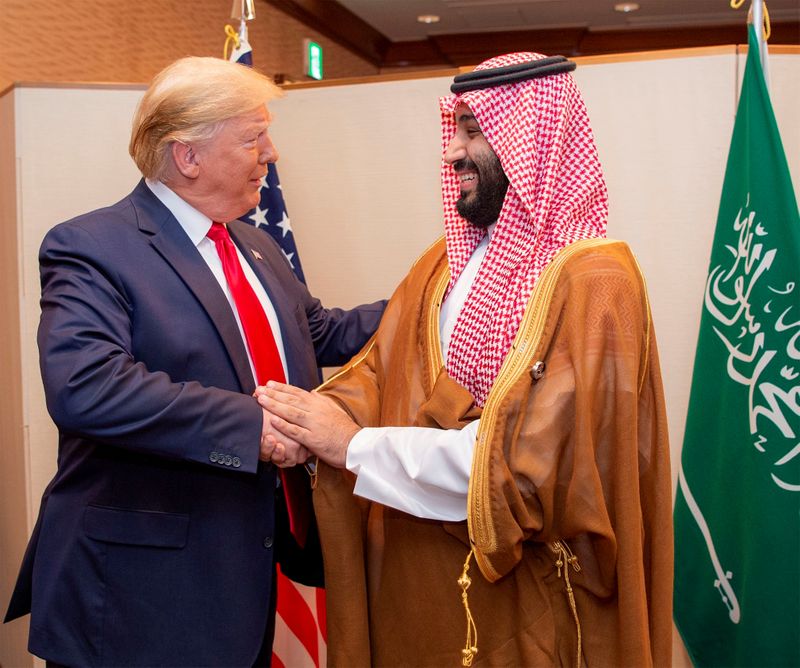 &copy; Reuters. FILE PHOTO: Saudi Arabia&apos;s Crown Prince Mohammed bin Salman shakes hands with U.S. President Donald Trump, at the G20 leaders summit in Osaka