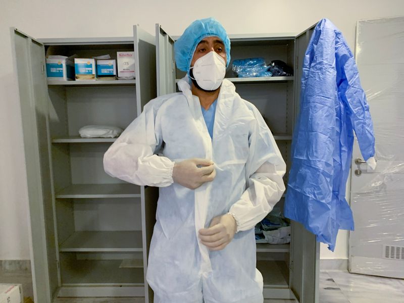 © Reuters. Libyan medic battles huge challenge as pandemic hits war-torn state
