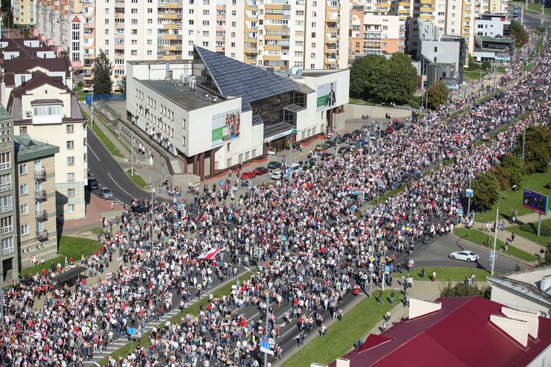 &copy; Reuters. مئة ألف محتج يحتشدون في عاصمة روسيا البيضاء للمطالبة بإنهاء حكم لوكاشينكو