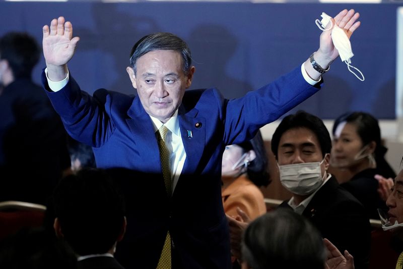 &copy; Reuters. سوجا يفوز بزعامة الحزب الحاكم في اليابان ليتولى رئاسة الحكومة