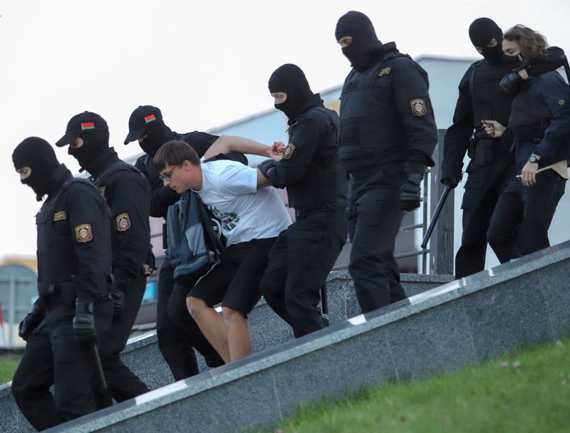 &copy; Reuters. شرطة روسيا البيضاء تعتقل 774 متظاهرا عشية لقاء لوكاشينكو وبوتين