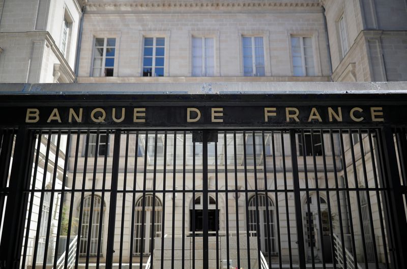 &copy; Reuters. LA BANQUE DE FRANCE PRÉVOIT UNE CONTRACTION MOINS FORTE QUE PRÉVU DU PIB EN 2020, DE -8,7%