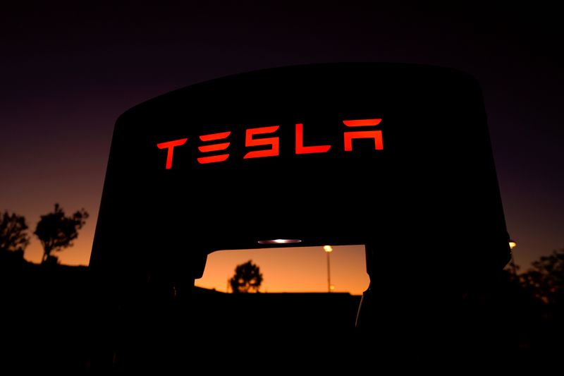 © Reuters. FILE PHOTO: A Tesla supercharger is shown at a charging station in Santa Clarita, California