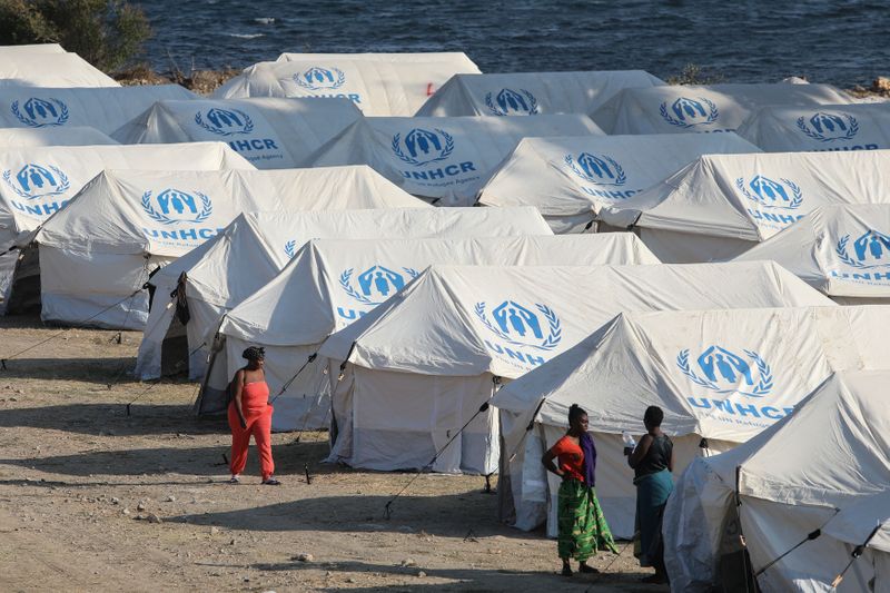 &copy; Reuters. Refugees and migrants from the destroyed Moria camp are seen inside a new temporary camp, on the island of Lesbos