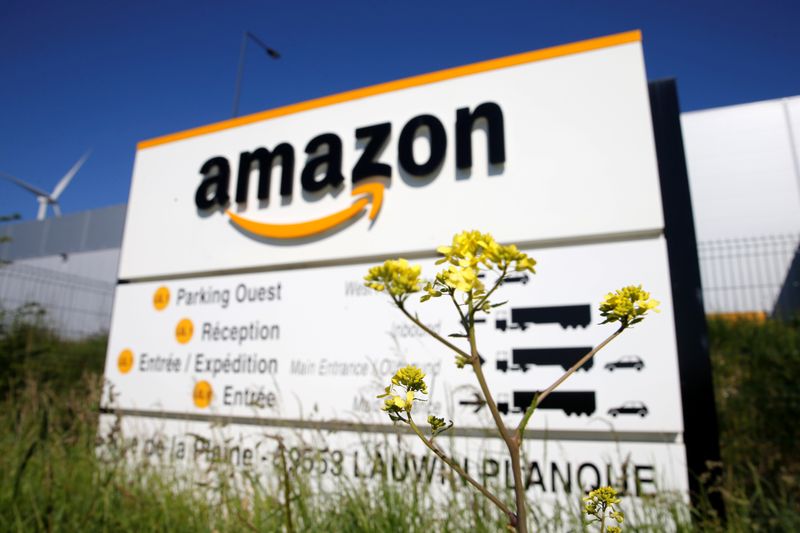 &copy; Reuters. Foto de archivo del logo de Amazon en el centro de logística de la compañía en Lauwin-Planque, en Francia