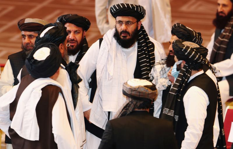 © Reuters. يد على الزناد وعين على المفاوضات .. هجوم طالبان على قندوز يكشف استراتيجيتها