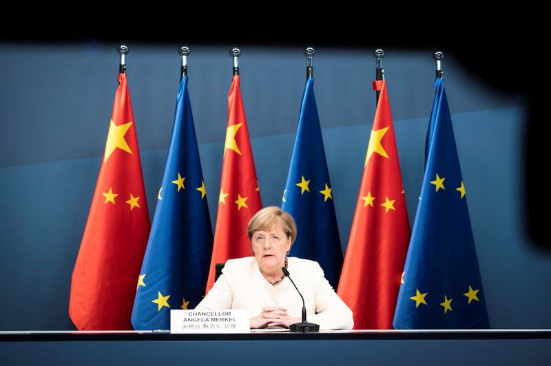 &copy; Reuters. ميركل: الاتحاد الأوروبي يحث الصين على تحقيق تقدم نحو اتفاقية للاستثمار والمنافسة النزيهة