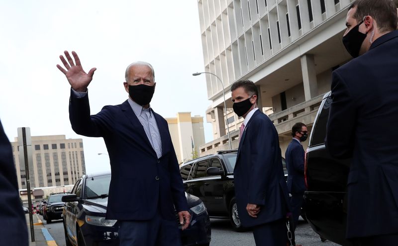 © Reuters. Democratic U.S. presidential nominee Biden votes in Delaware state primary election in Wilmington, Delaware