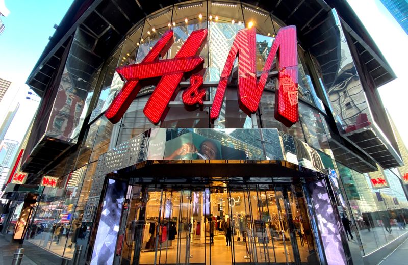 &copy; Reuters. FILE PHOTO: The H&amp;M clothing store is seen in Times Square in Manhattan in New York