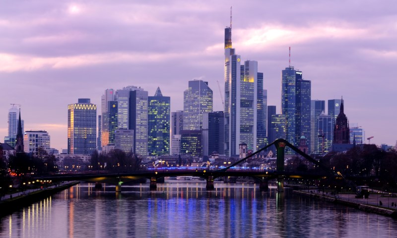 &copy; Reuters. FILE PHOTO: The skyline with its banking district is photographed in Frankfurt