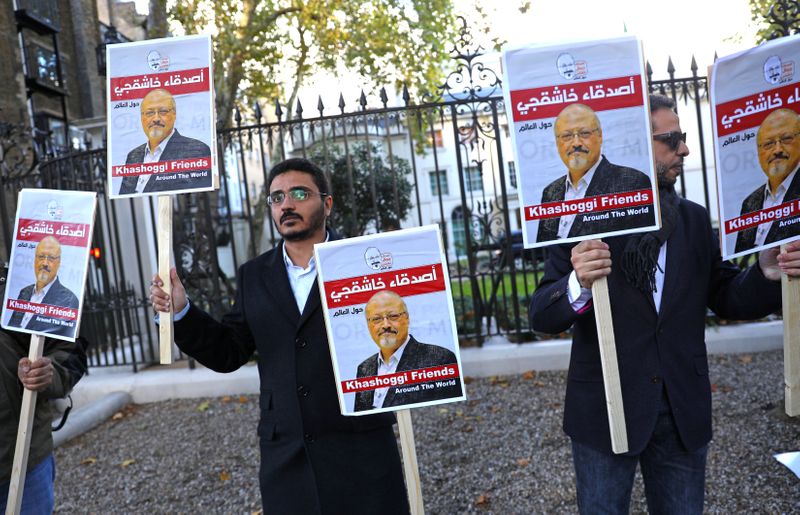 &copy; Reuters. FILE PHOTO: People protest against the killing of journalist Jamal Khashoggi in Turkey outside the Saudi Arabian Embassy in London