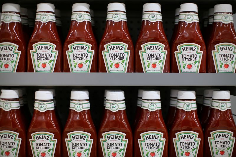 &copy; Reuters. FILE PHOTO: Heinz tomato ketchup is show on display during a preview of a new Walmart Super Center prior to its opening in Compton, California