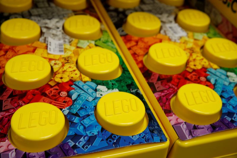 © Reuters. LEGO ACCÉLÈRE SES RECHERCHES DANS LA FABRICATION DE BRIQUES 